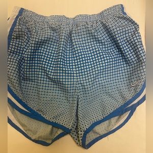 Women’s athletic shorts size M